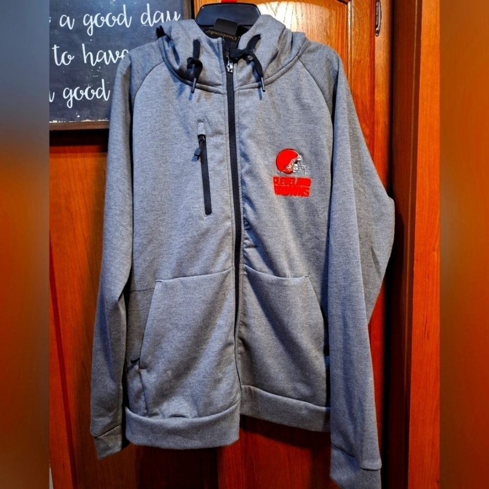 A Dunbrooke Cleveland Browns grey hoodie in a men's size medium. NWT.